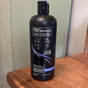 Tresemme Platium Strength Renewing Complex Shampoo